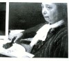 Benvenuta Ascoli e il suo storione del Po. Fotografia tratta da Rivista di Ferrara, n. 7, anno III, luglio 1935.