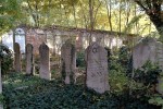 Lapidi del Cimitero Ebraico in Via delle Vigne. Fotografia Baraldi. © IAT Ferrara - Ferrara Terra e Acqua