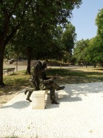 Monumento ai Bersaglieri del Po, nel parco pubblico del Quartiere Giardino. Fotografia di Giulia Finotti.